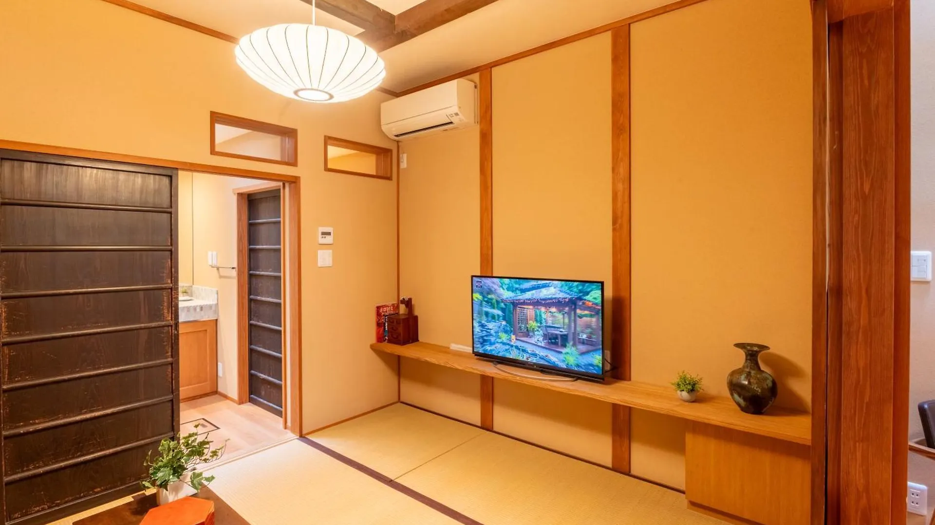 Suiren Traditional Boutique Townhouse Kyoto 0*,  Japan