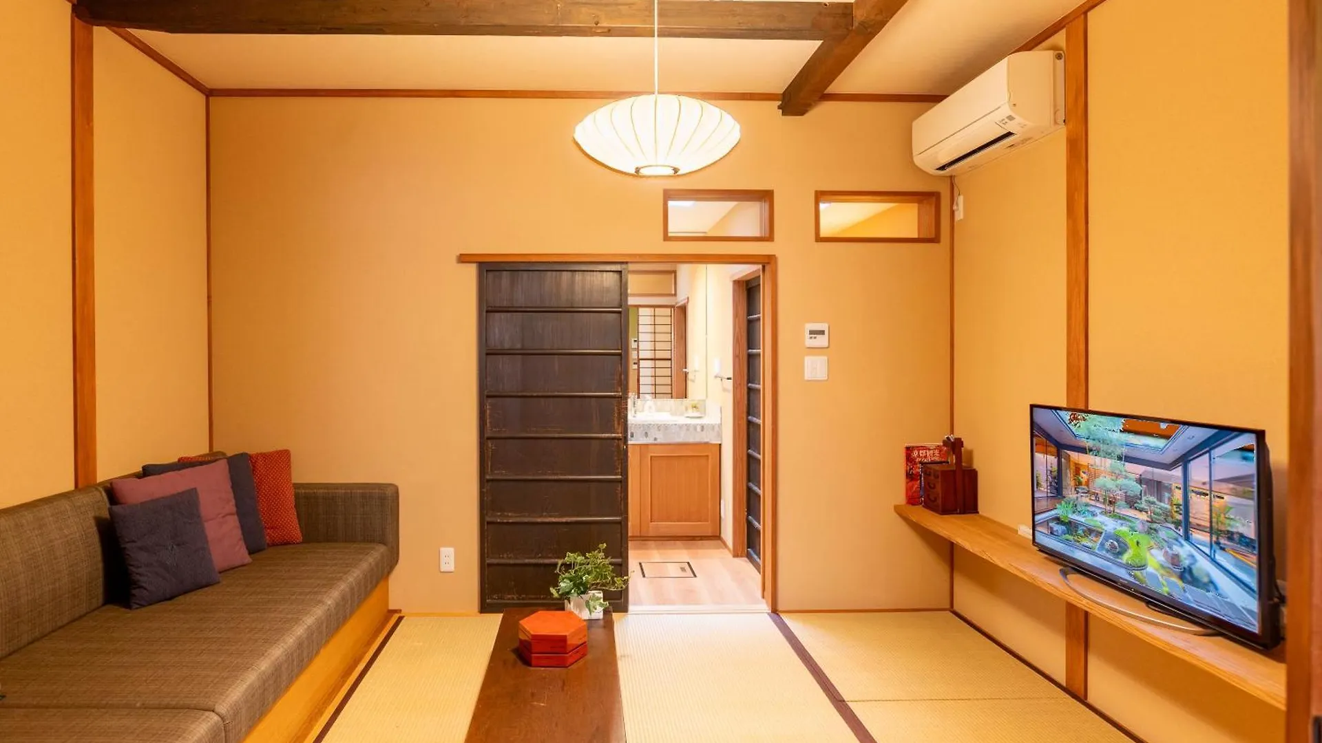 Villa Suiren Traditional Boutique Townhouse Kyoto