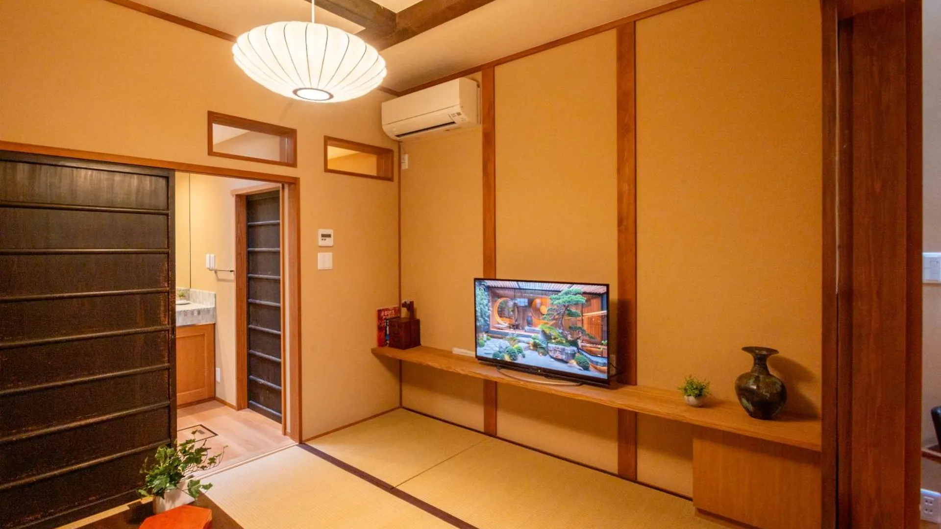Suiren Traditional Boutique Townhouse Kyoto Japan